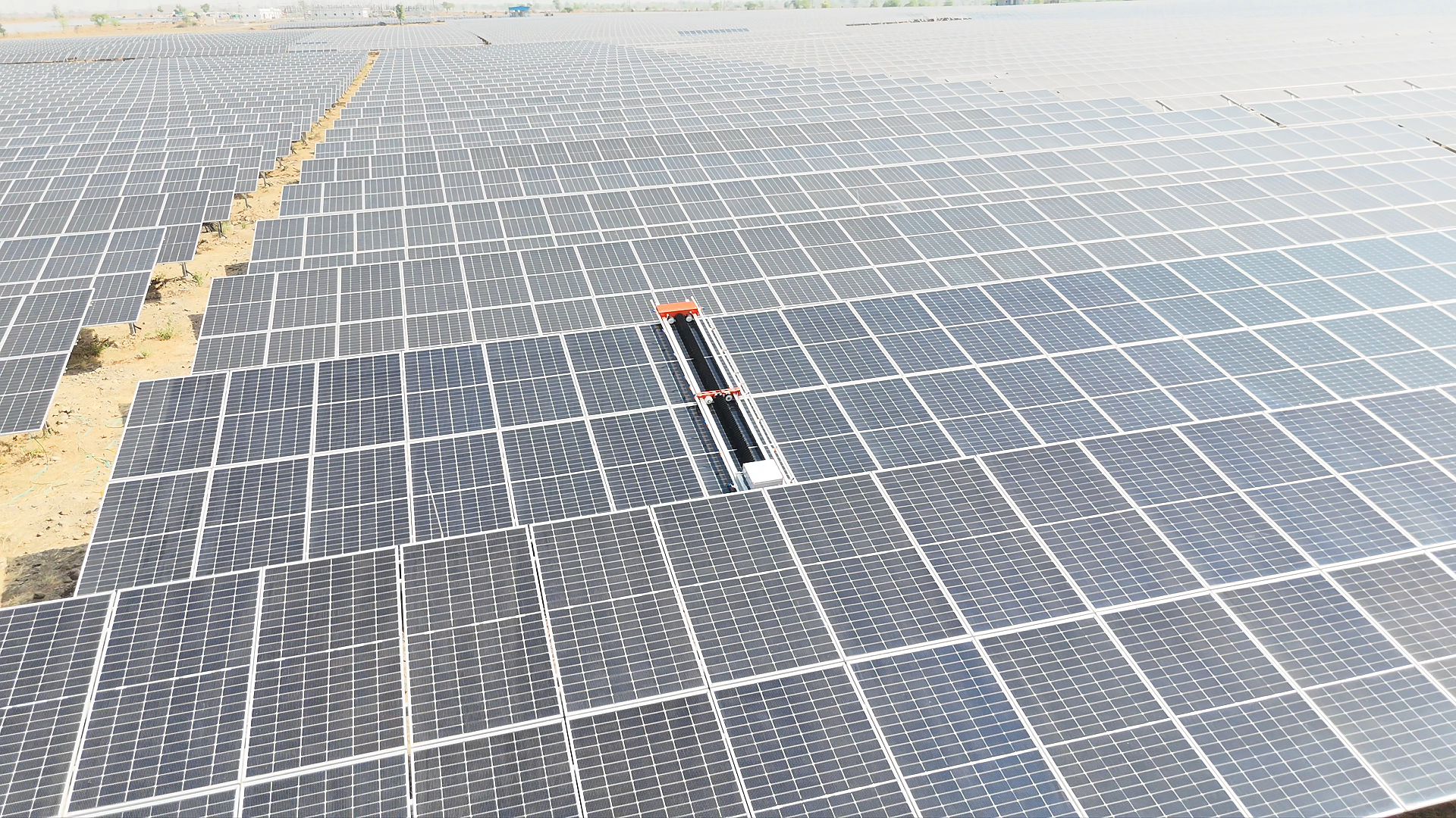 Intelligent Solar Cleaning Robots
