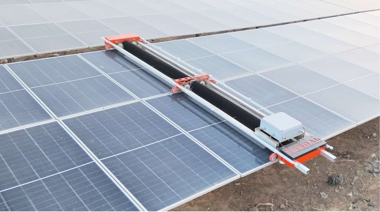 VYRO - Battery-Powered Solar Cleaning Robot